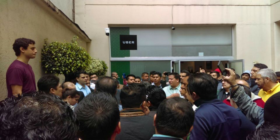 Conductores de Uber protestan por tarifa fija y Uberpool