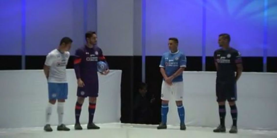 Cruz Azul presenta sus nuevos uniformes