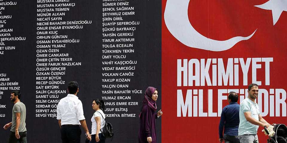 Prohíben a profesores de universidades de Turquía salir del país