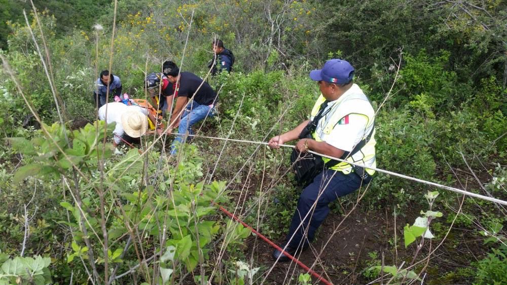 Volcadura en Sierra Norte de Oaxaca deja 1 muerto y tres lesionados - volca3
