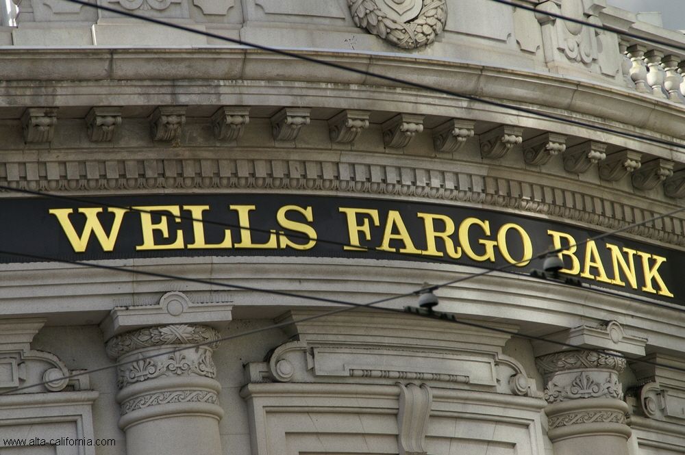 Roban a Ana Bárbara un millón de dólares - wellsfargo