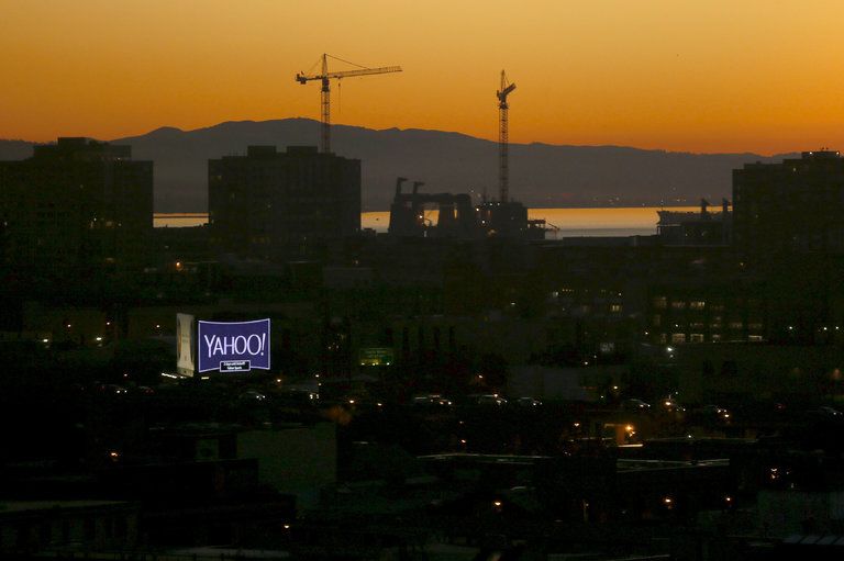 Yahoo vende sus servicios de internet a Verizon - yahoo-noche