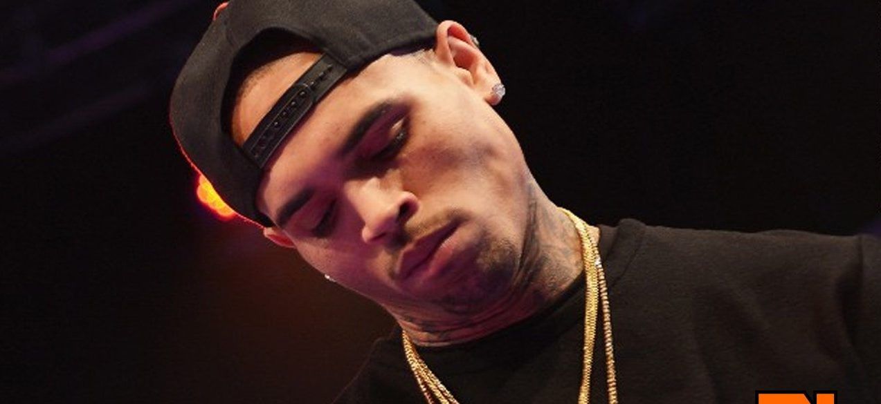 Arrestan a Chris Brown tras larga negociación