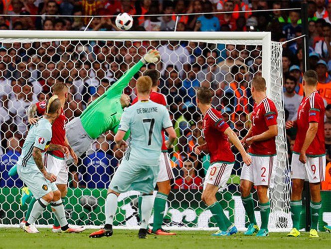 Video: la mejor atajada para la UEFA la hizo un portero de 40 años