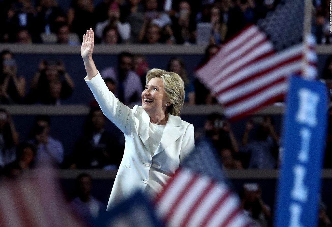 Clinton sigue subiendo y Trump va en picada, según nueva encuesta