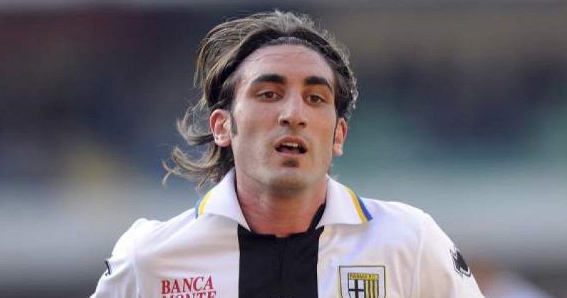 Detienen a exfutbolista italiano por supuesto vínculo con la mafia