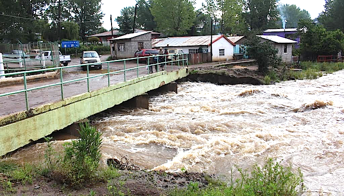 Evacuan a 200 familias en Chihuahua