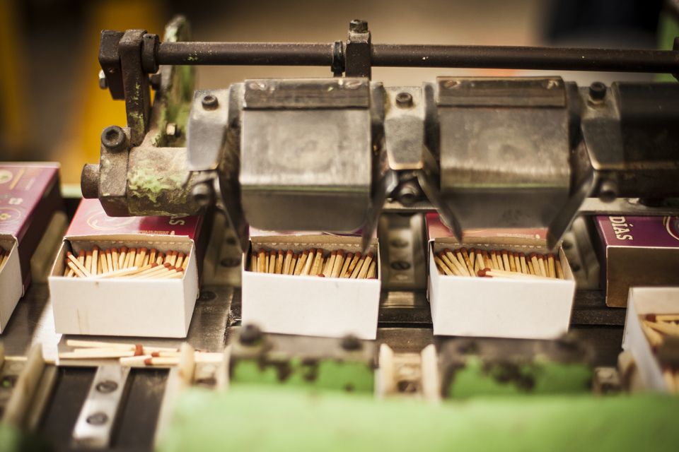 Video: así se hacen los cerillos - 2256204