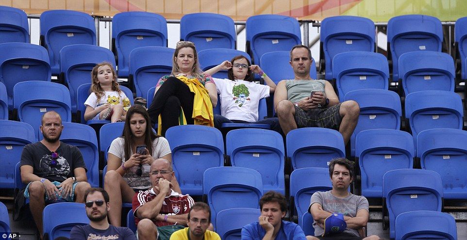 ¿Por qué hay tantos asientos vacíos en estos JJ.OO.? - 36FAC68D00000578-3733019-Even_sporting_icon_Rafael_Nadal_has_failed_to_improve_the_attend-a-1_1470830134747