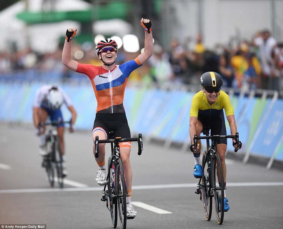 Video: el sueño olímpico de una ciclista holandesa se convierte en pesadilla - 36FAF79600000578-3728306-image-a-61_1470598506927