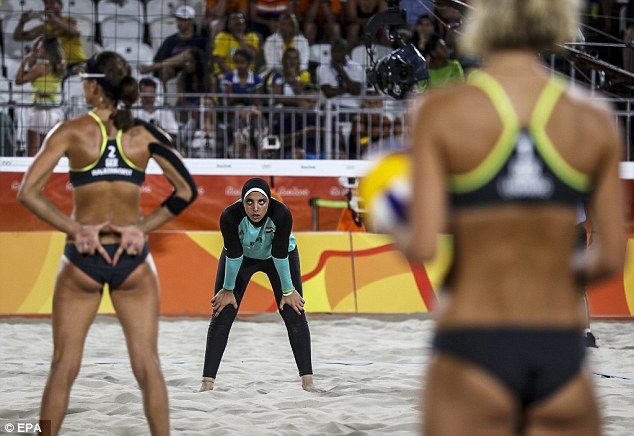 Choque cultural en el voleibol de playa femenil - 36FC213600000578-0-image-a-2_1470641631742