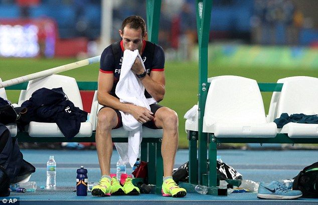 Francés pierde y compara a público brasileño con los nazis - 3746DBAE00000578-0-image-a-120_1471352167155