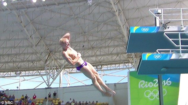 La explicación del clavadista que sacó "0" en un clavado - 374D784300000578-3743945-image-a-8_1471380553237