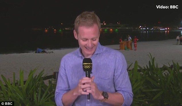 Video: pareja sostiene momento íntimo durante tranmisión en vivo