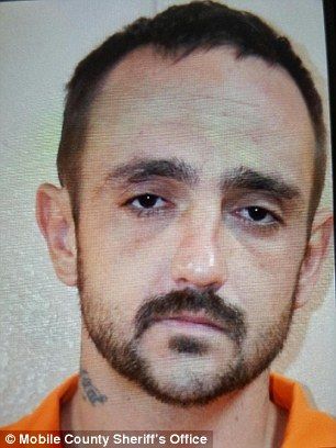 Hombre asesina a 5 personas mientras dormían - 3774189700000578-3751263-image-a-73_1471757270486