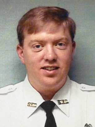 Video: bombero recibe rostro en el trasplante facial más largo de la historia - 378AB0B700000578-3756383-image-a-26_1472044611195