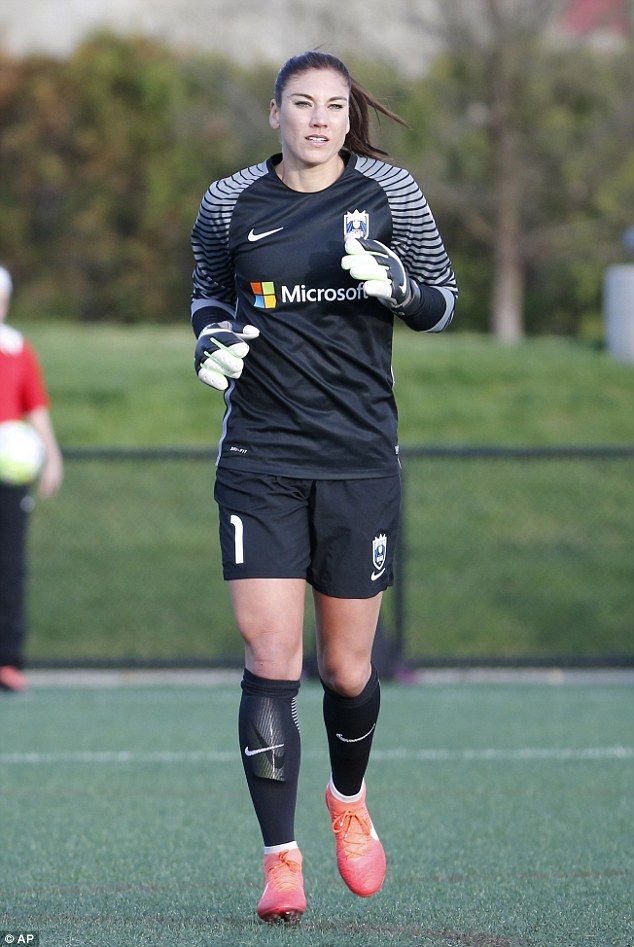 Video: Hope Solo reacciona tras ser despedida de la selección de EE.UU. - 37A500E700000578-3761954-image-a-19_1472354702464