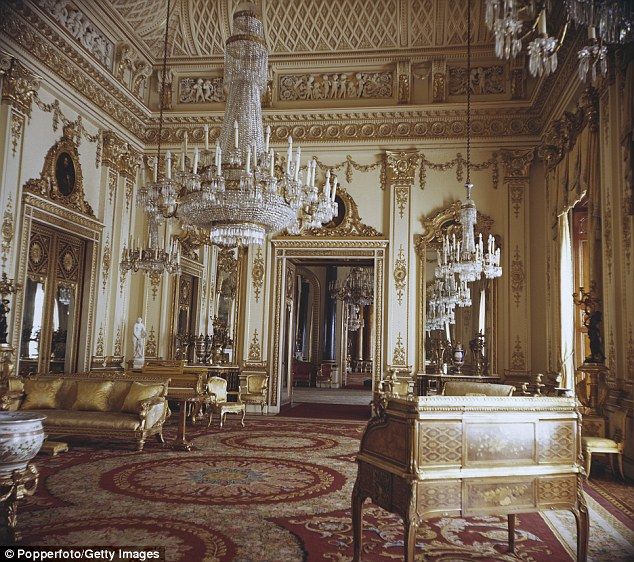 La reina de Inglaterra ofrece el puesto de asistencia de limpieza - 37AFC4FA00000578-3763707-image-m-79_1472484852948