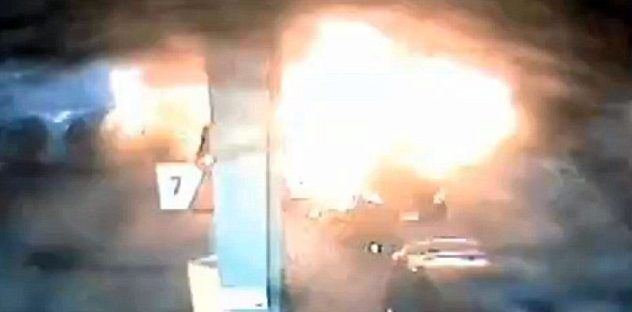 Video: mujer salva dos niños de incendio en gasolinera en EE.UU.