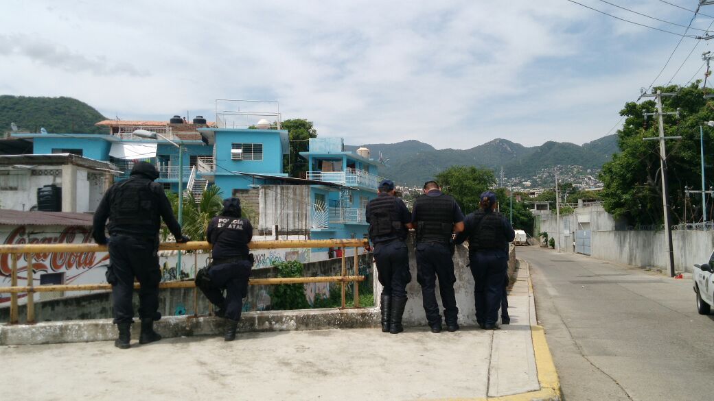 Localizan costal con restos humanos en arroyo de Acapulco