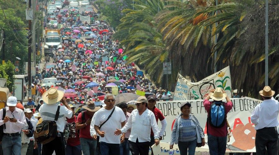 Padres de familia a IEEPO sustituir a maestros paristas