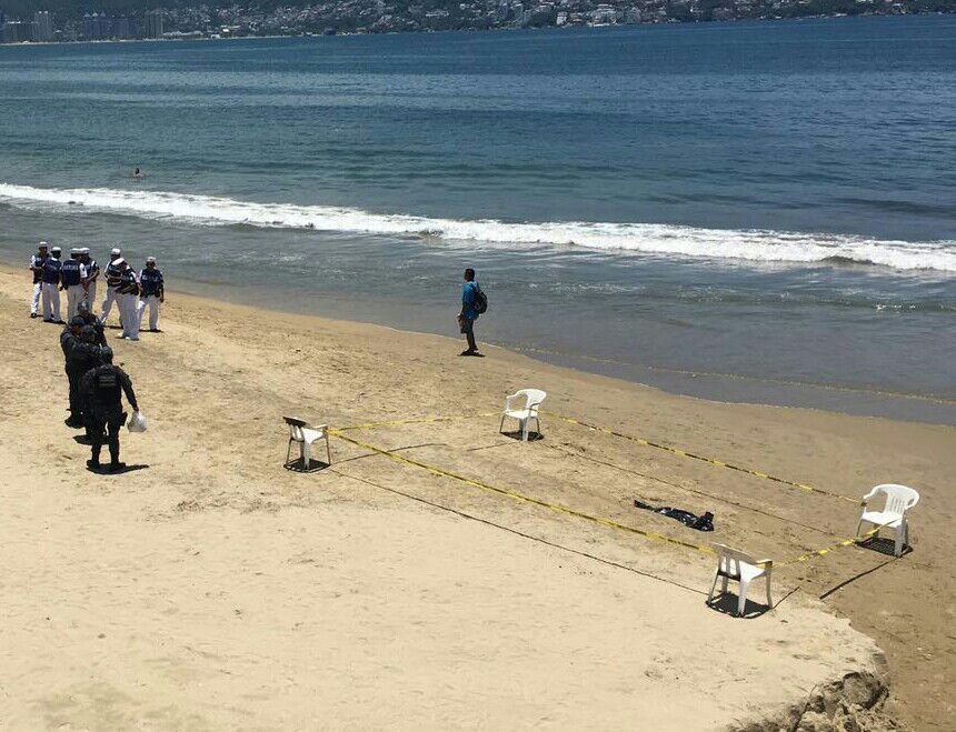 Hallan otro brazo humano en playa de Acapulco