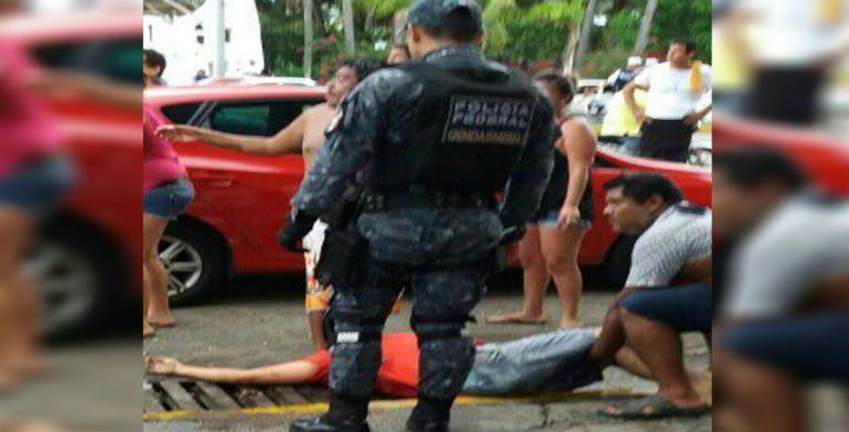 Balean a un hombre en plena Costera de Acapulco