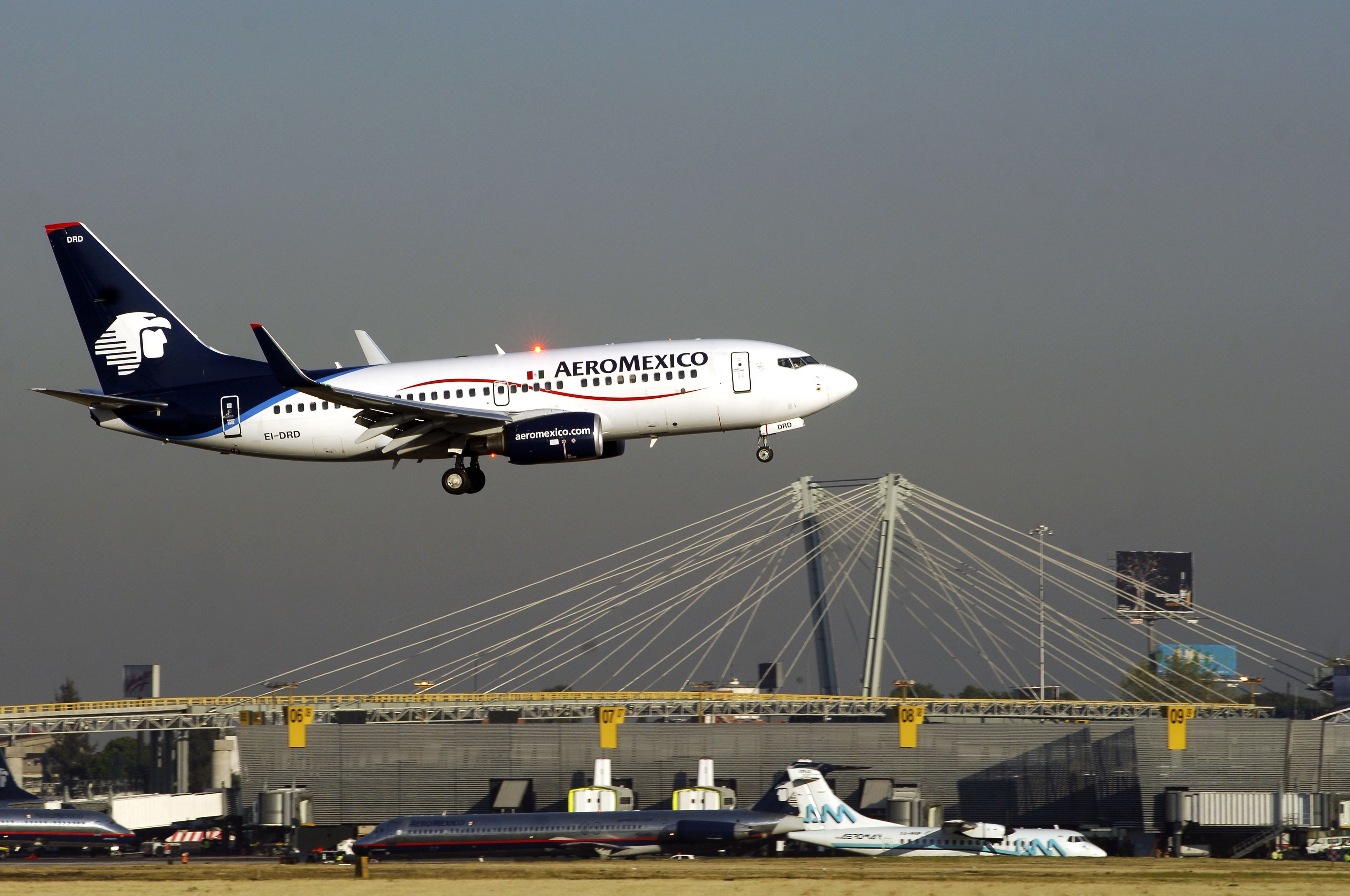 Aeroméxico restablecerá prestación de boletos a sobrecargos