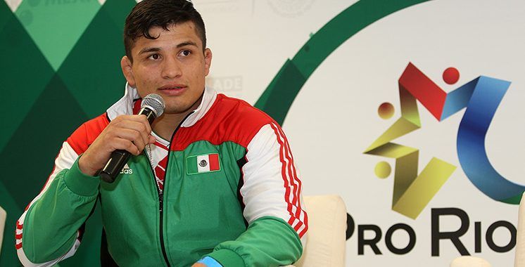 Luchador mexicano se despide de Río tras su primer combate