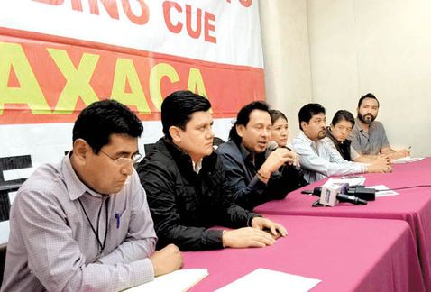 La Iniciativa Privada en Oaxaca a paro indefinido desde el lunes - Anuncio-representantes-patronales-microfono-Coparmex_MILIMA20160807_0021_11