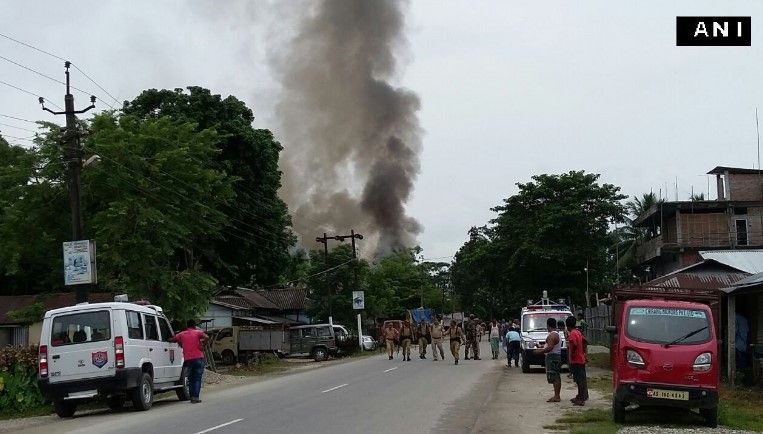 Video: balacera en mercado de India deja catorce muertos