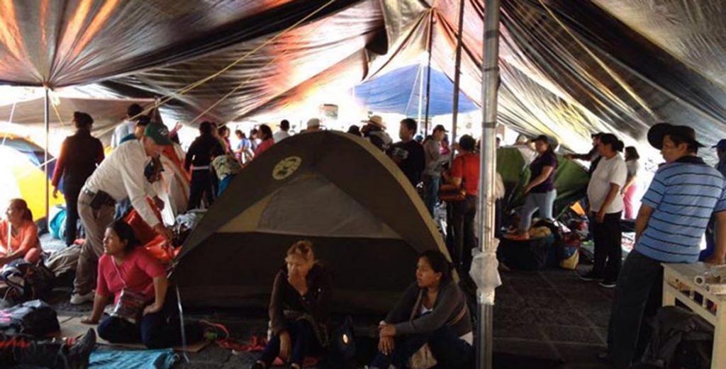 Juzgado da la razón a vecino y ordena retirar plantón en Bucareli - Bloqueo-1024x521