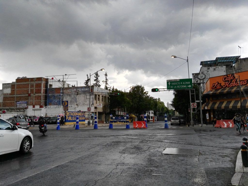 Juzgado da la razón a vecino y ordena retirar plantón en Bucareli - Bloqueo-2-1024x768