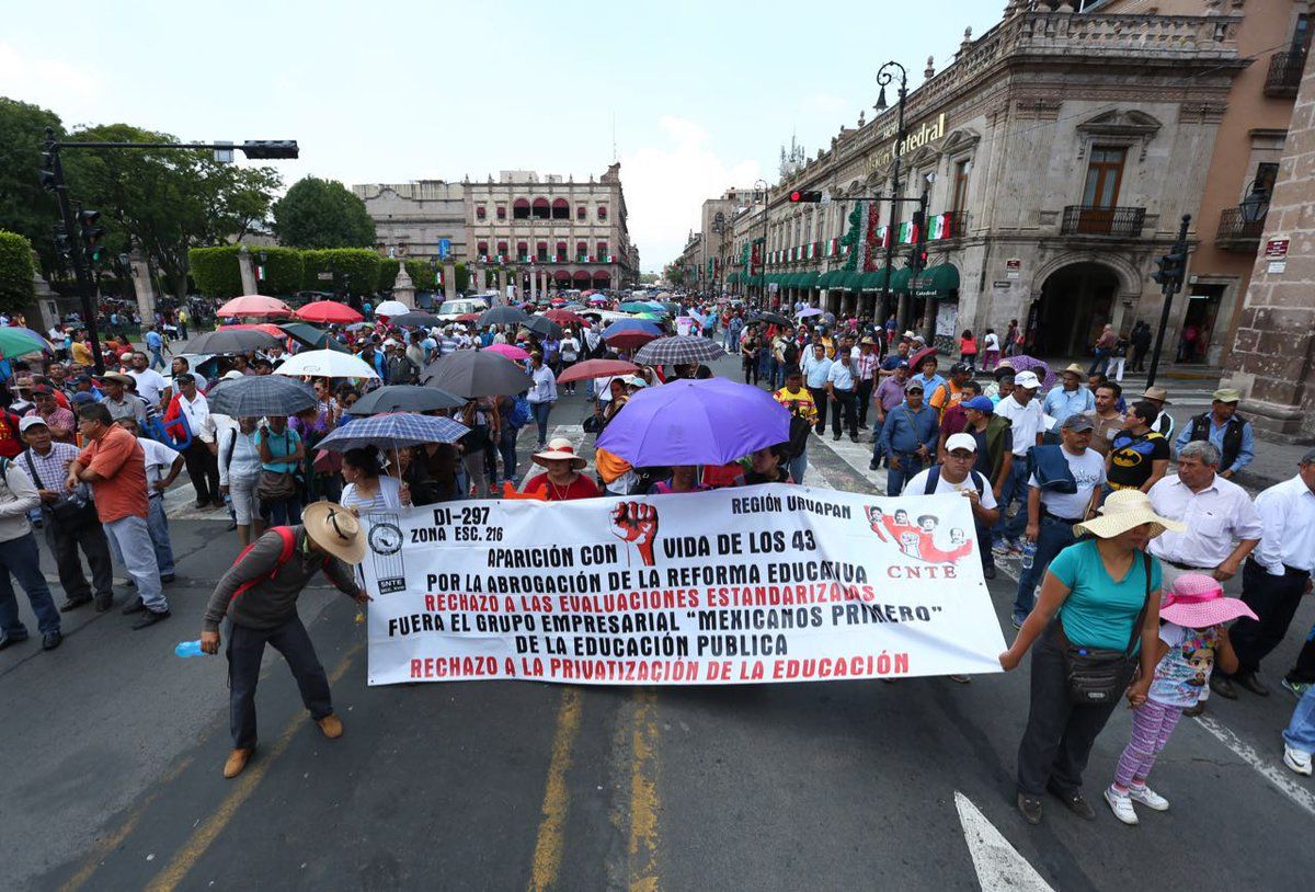 SEP despedirá al menos a 3 mil maestros en Oaxaca, Chiapas y Michoacán SEP despedirá al menos a 3 mil maestros en Oaxaca, Chiapas y Michoacán