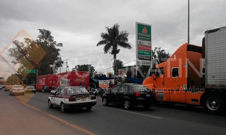 Instala Sección 22 retén en el crucero del Aeropuerto de Oaxaca - Captura-de-pantalla-2016-08-23-a-las-11.54.59