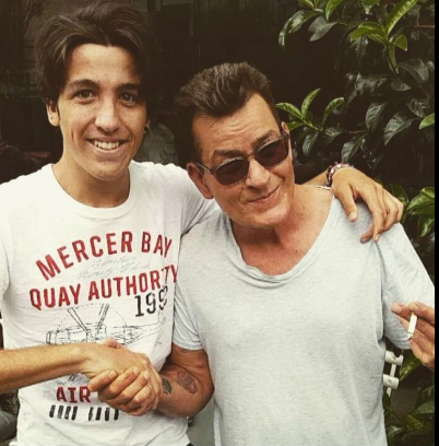 Charlie Sheen se paseó el día de ayer por Polanco - Captura-de-pantalla-2016-08-24-a-las-11.43.12