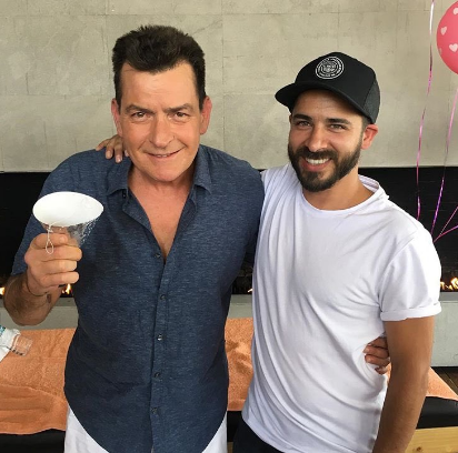 Charlie Sheen se paseó el día de ayer por Polanco - Captura-de-pantalla-2016-08-24-a-las-11.43.27