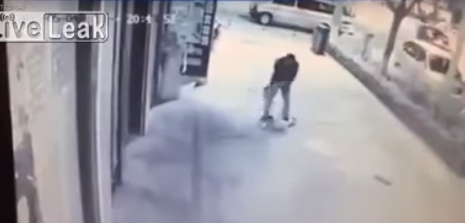 Video: hombre golpea brutalmente a niño de 2 años