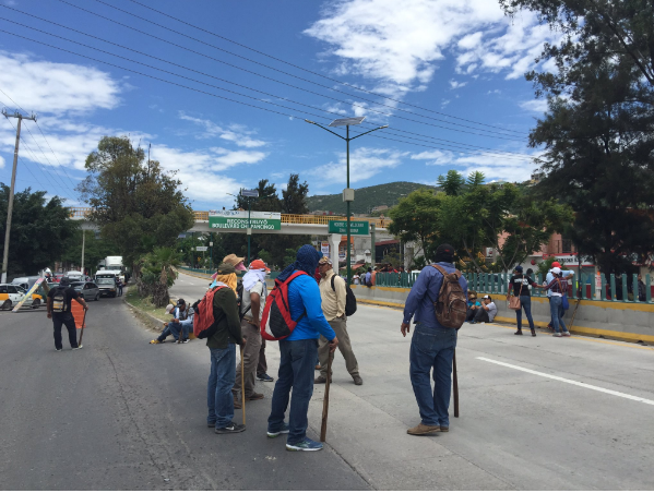 Maestros bloquean la Autopista del Sol - Captura-de-pantalla-2016-08-26-a-las-15.01.51