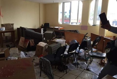 Vandalizan oficinas de gobierno en Chilpancingo - Ceteg_vandaliza_oficinas-vanzalizan_oficinas_chilpancingo-Milenio_Noticias_MILIMA20160816_0203_11