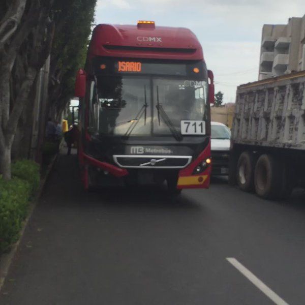 Choque de Metrobús en Lindavista deja siete lesionados