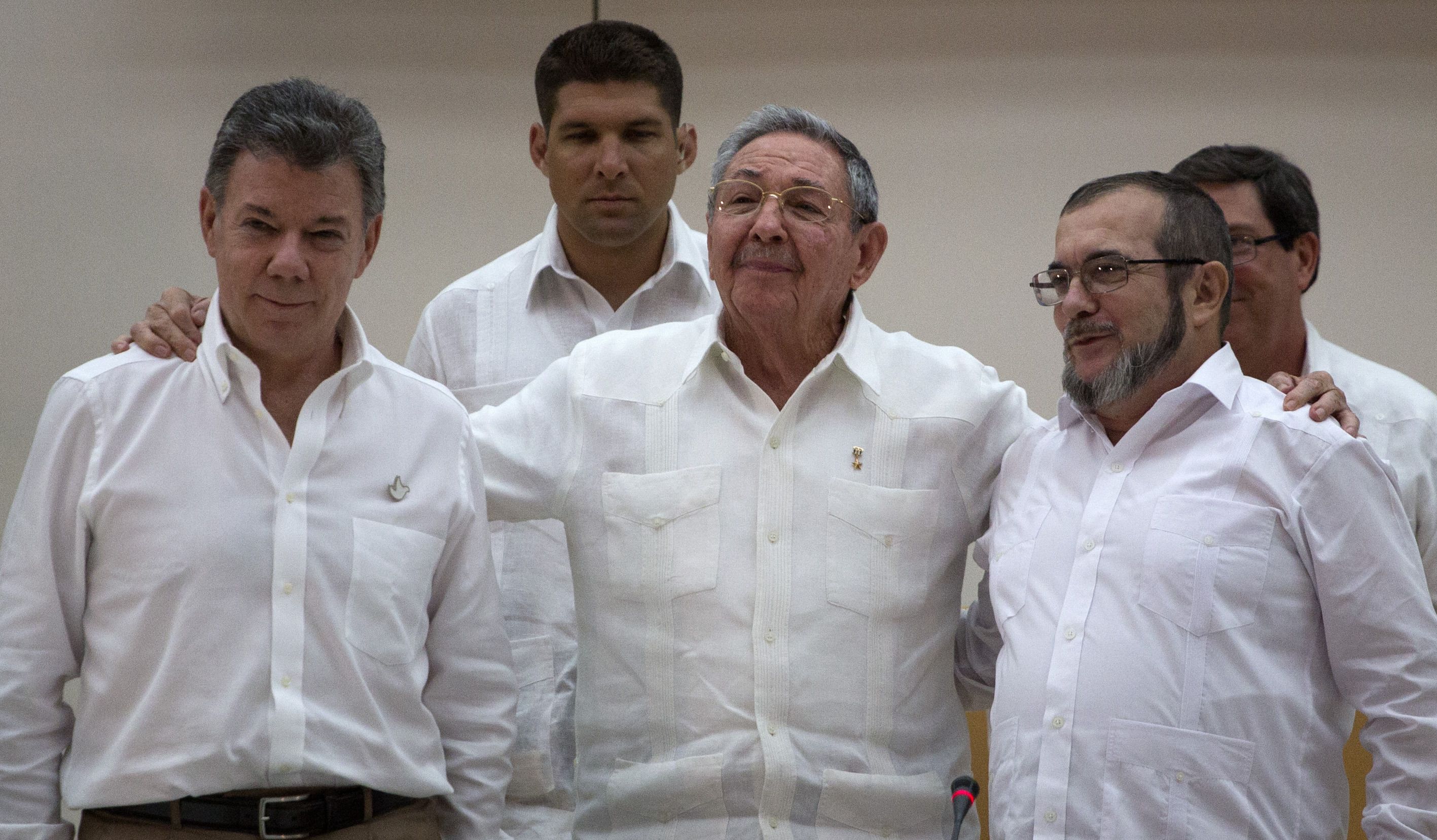 Gobierno colombiano y FARC llegan a acuerdo y cierran negociación