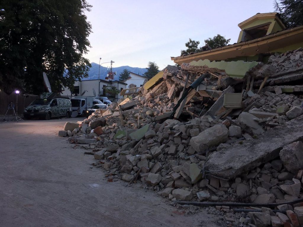 Sube a 250 número de muertos por terremoto en Italia - CqrhLQIUsAEMBKA-1024x768