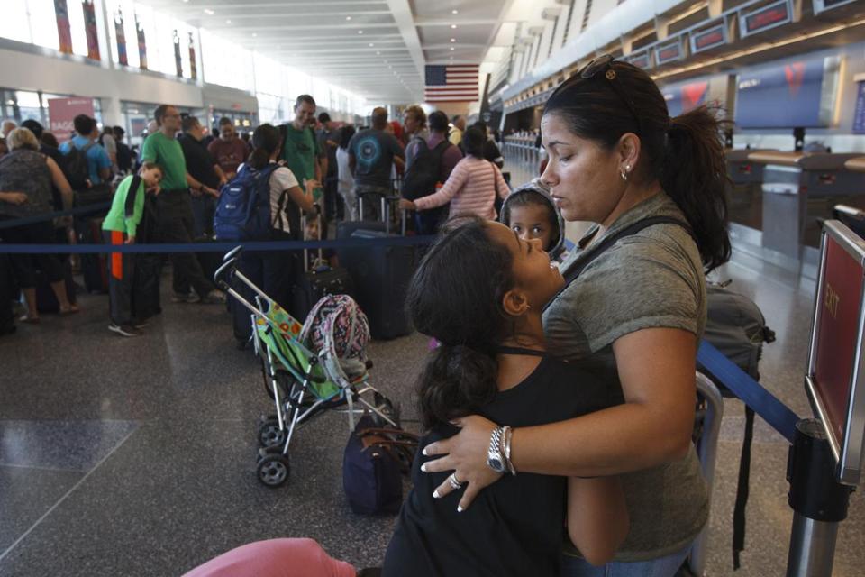 Delta suspende vuelos por fallas en el sistema - Delta-Airlines-Boston-Boston-Globe