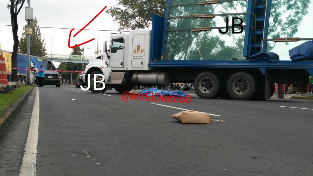 Vehículo proyecta y camión atropella a mujer en Iztapalapa - Derby-4-1024x576