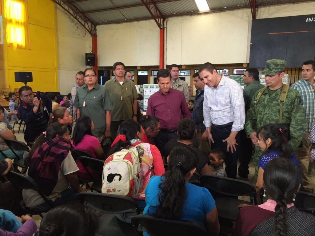 EPN se reúne con afectados por tormenta Earl en Puebla - EPN-Huauchinango-1024x768