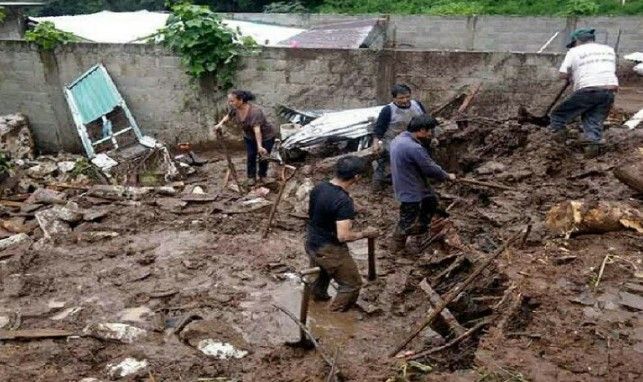 Earl deja al menos 44 muertos en México Earl deja al menos 44 muertos en México