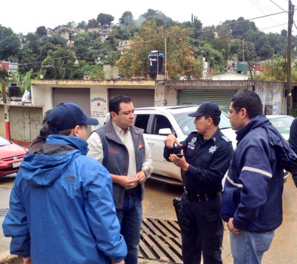 Suman tres muertos por paso de Earl - Earl-Derrumbe-3-1024x911