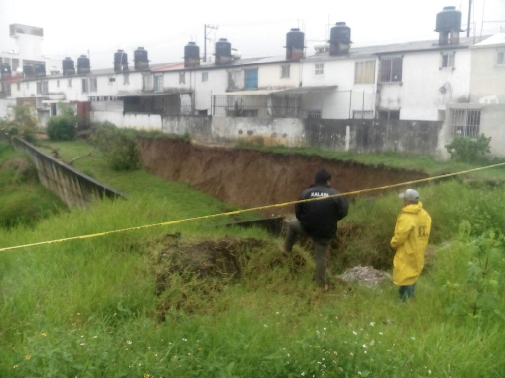 Suman tres muertos por paso de Earl - Earl-Derrumbe-4-1024x768