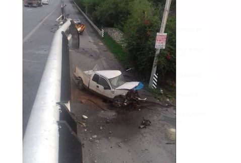 Conductor cae de puente y muere en Monterrey - Elementos-Policia-Proteccion-Civil-resguardaron_MILIMA20160818_0087_8